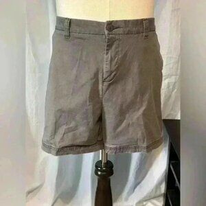 Women’s Magellan Outdoors Happy Camper Bermuda Shorts Size 16. Grey.